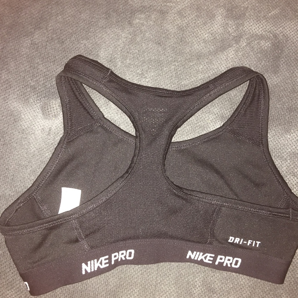 nike sports bra black color - Picture 3 of 4